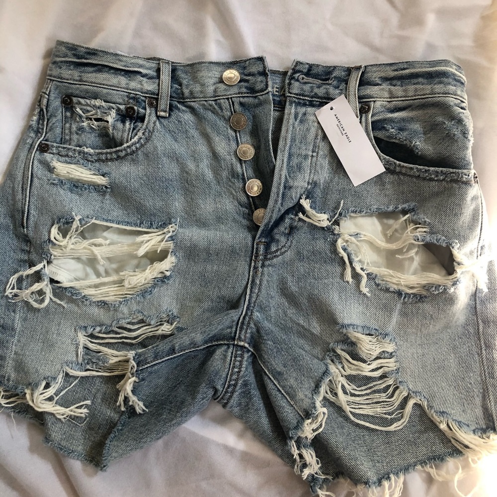 American Eagle 90’s Boyfriend shorts